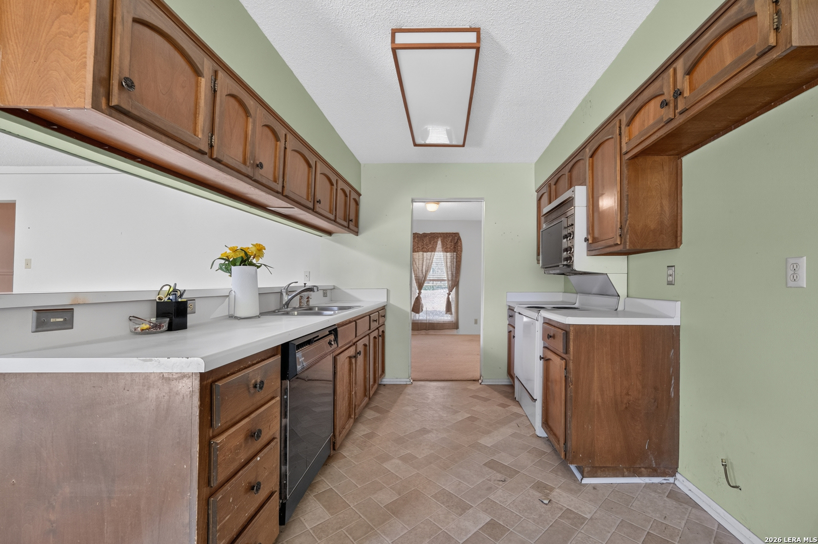 111 Laural Lane Universal City TX 78148