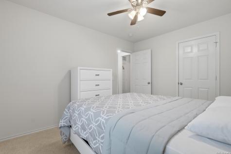15623 Hastings Park Selma TX 78154