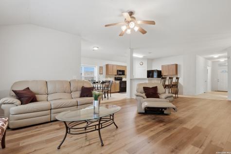 15623 Hastings Park Selma TX 78154
