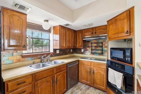 1551 Pebble Beach Lakehills TX 78063
