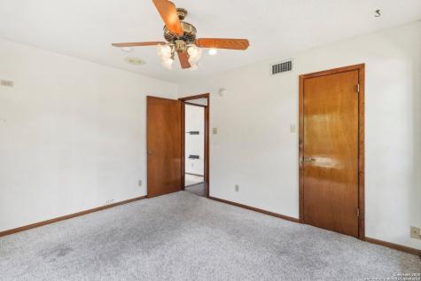 1551 Pebble Beach Lakehills TX 78063