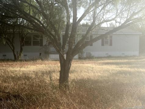 120 County Road 6751 Devine TX 78016