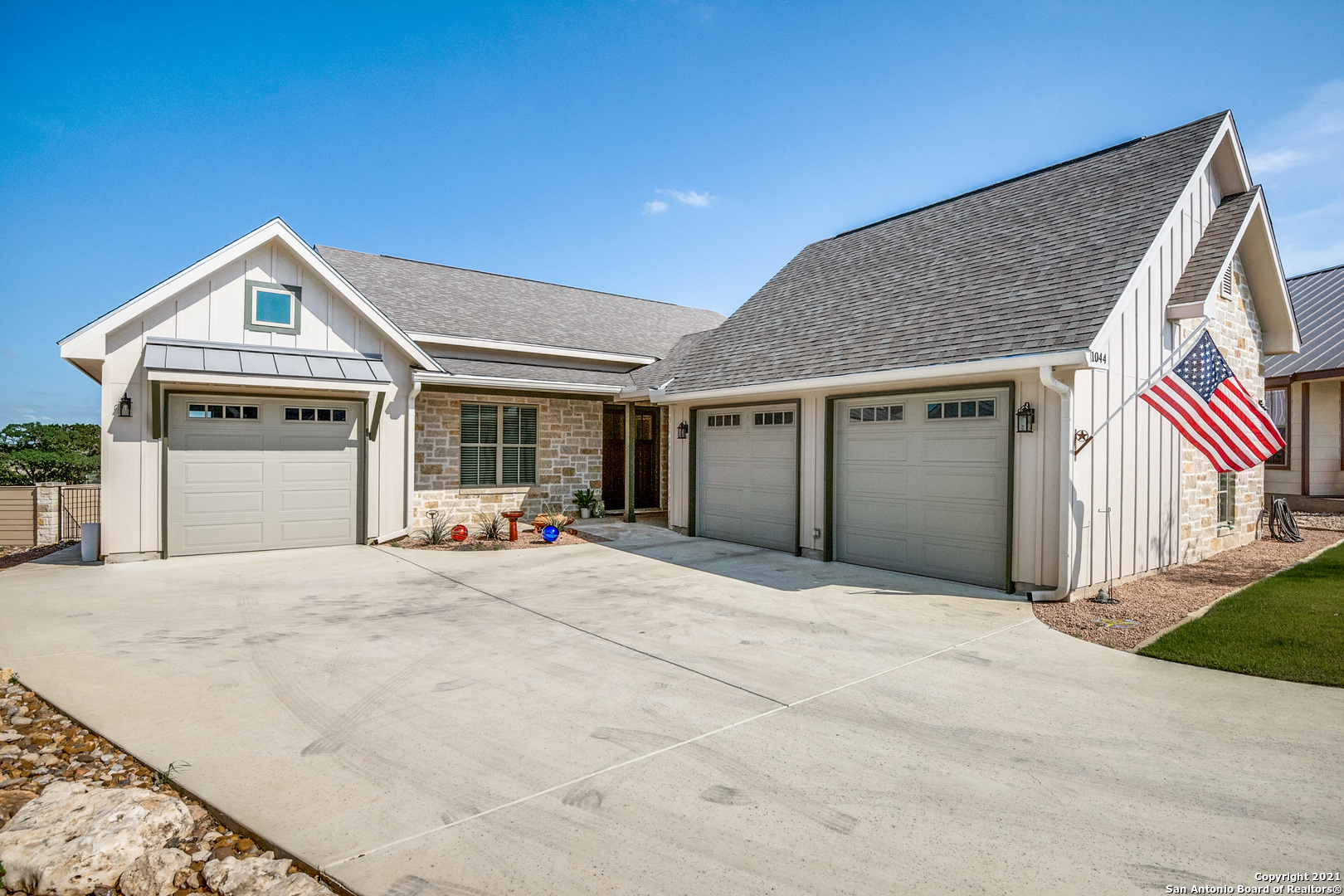 1044 Creswell Lane Kerrville TX 78028