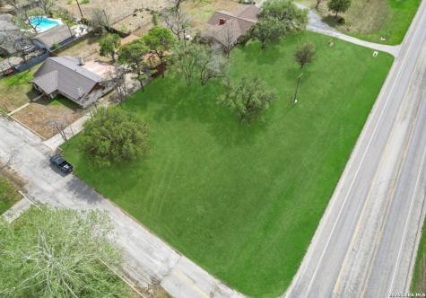 1900 Chukar Street Floresville TX 78114