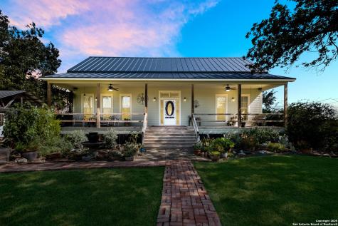 141 County Road 454 Hondo TX 78861