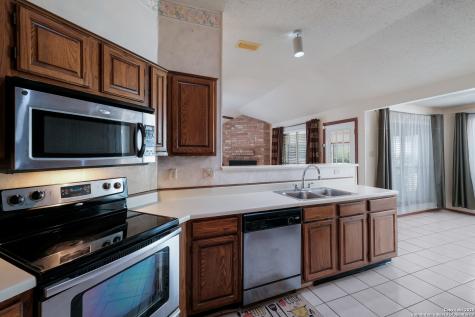 7703 Forest Fern Live Oak TX 78233