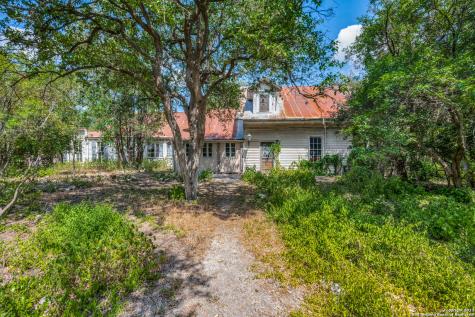 624 W Coll Street New Braunfels TX 78130