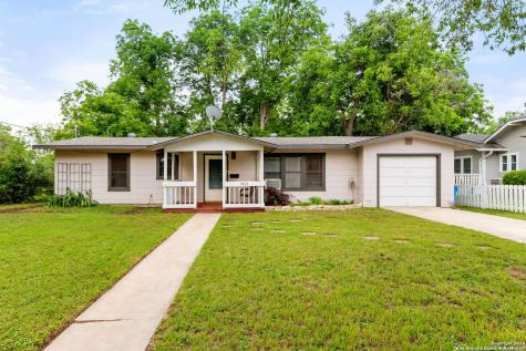 1063 E College Street Seguin TX 78155