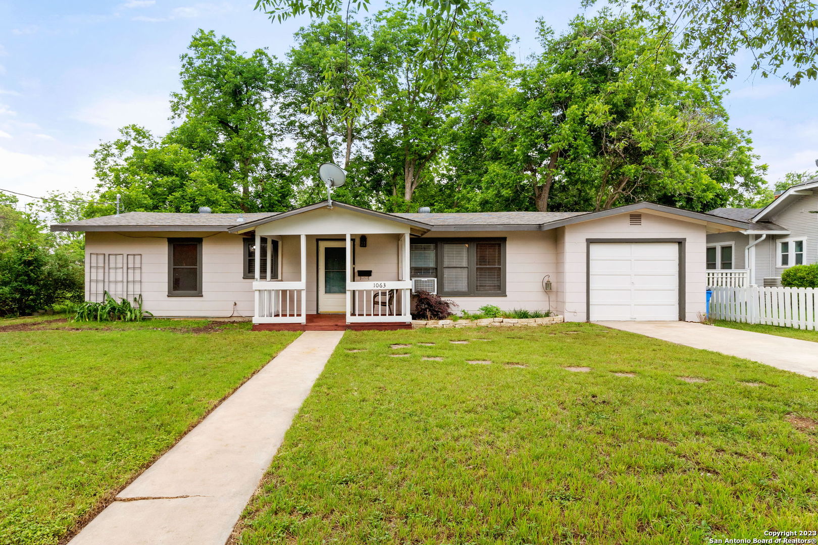 1063 E College Street Seguin TX 78155