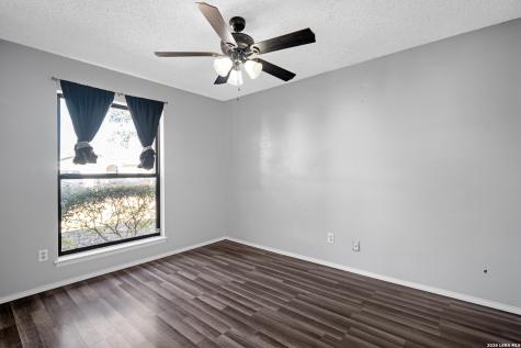 9442 Cliff Way San Antonio TX 78250