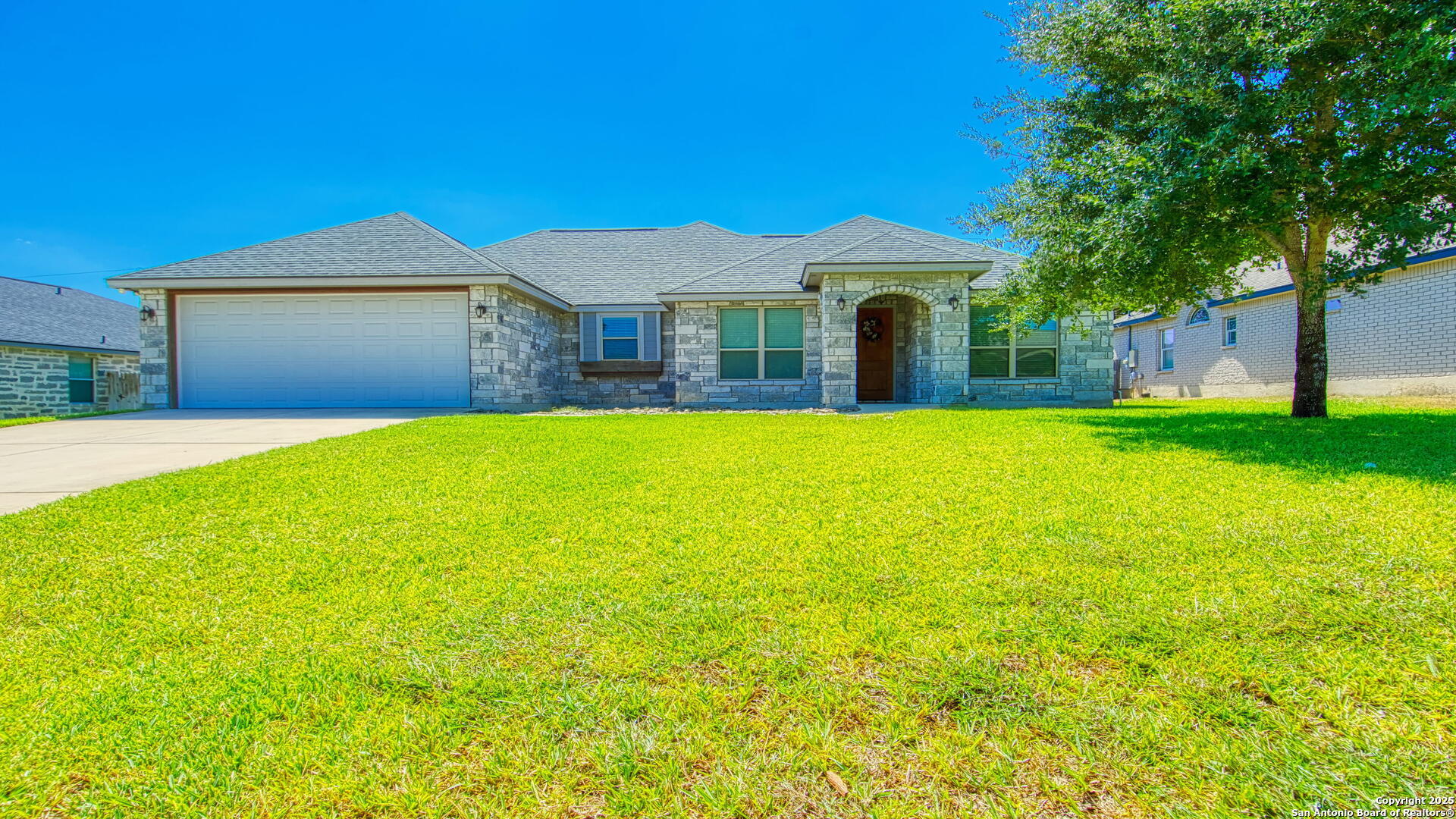 108 Parkcrest Floresville TX 78114