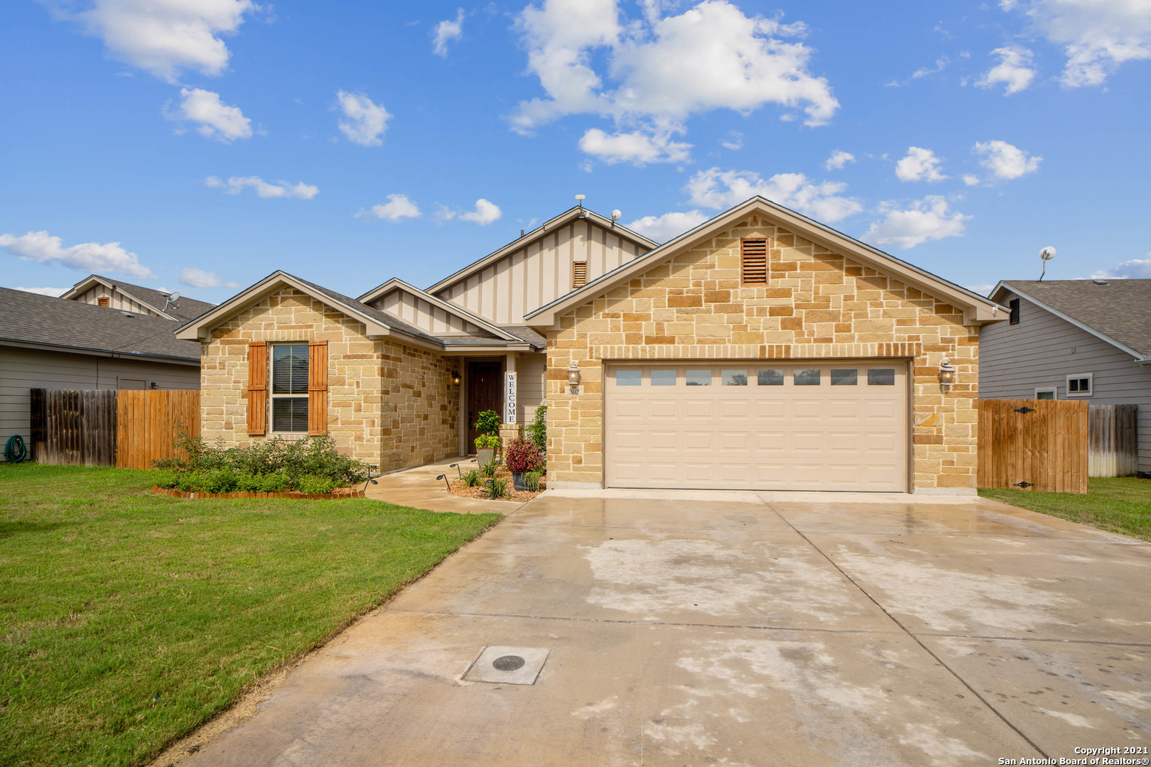 302 Valley Forge Pleasanton TX 78064