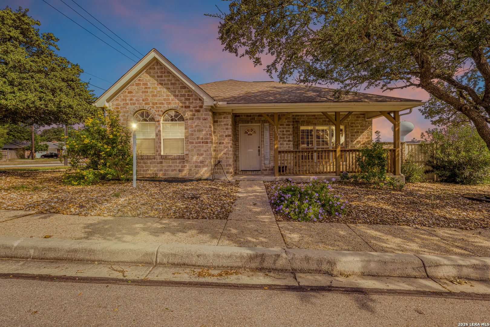5903 Brook Falls Windcrest TX 78239