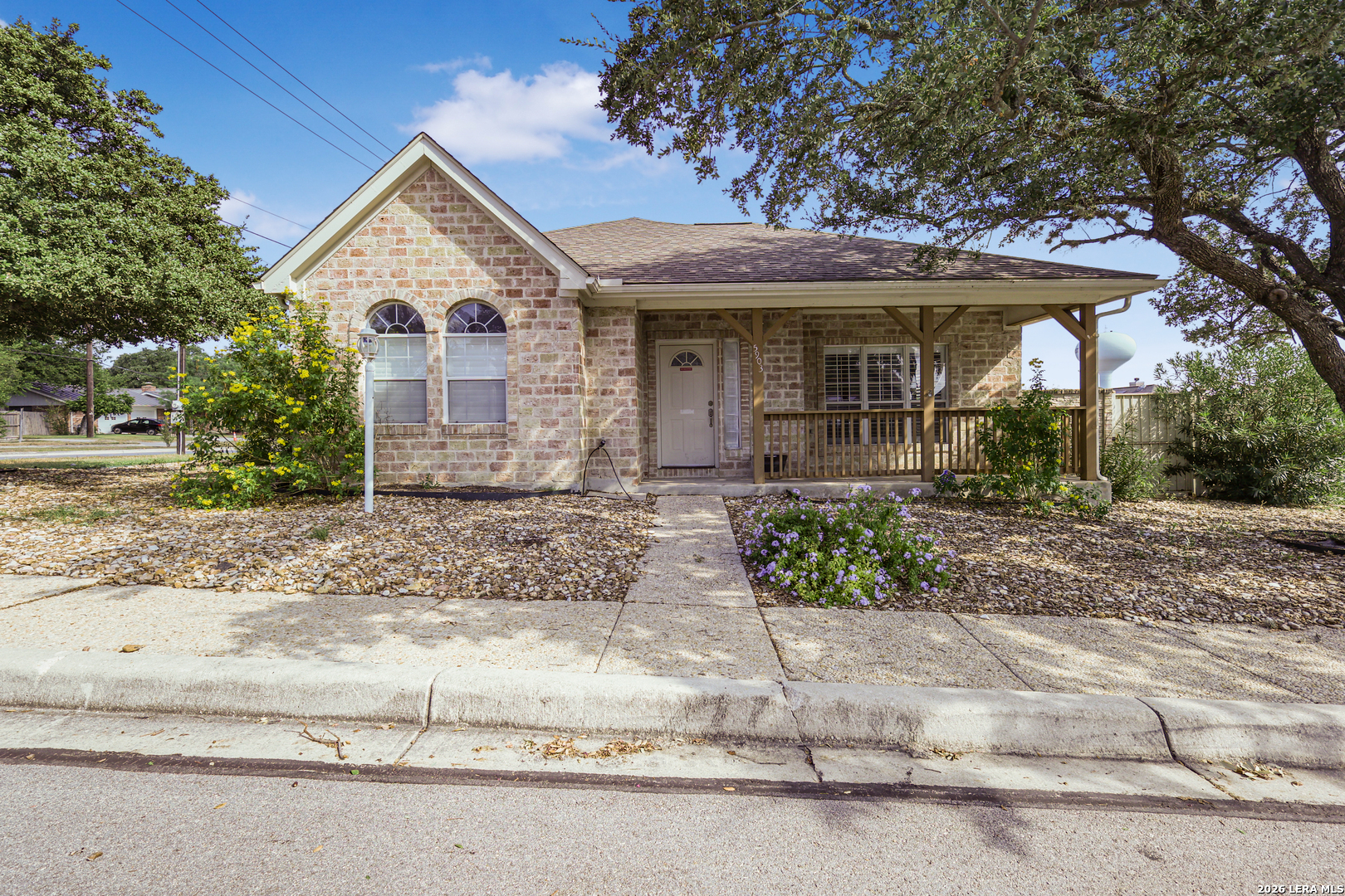 5903 Brook Falls Windcrest TX 78239