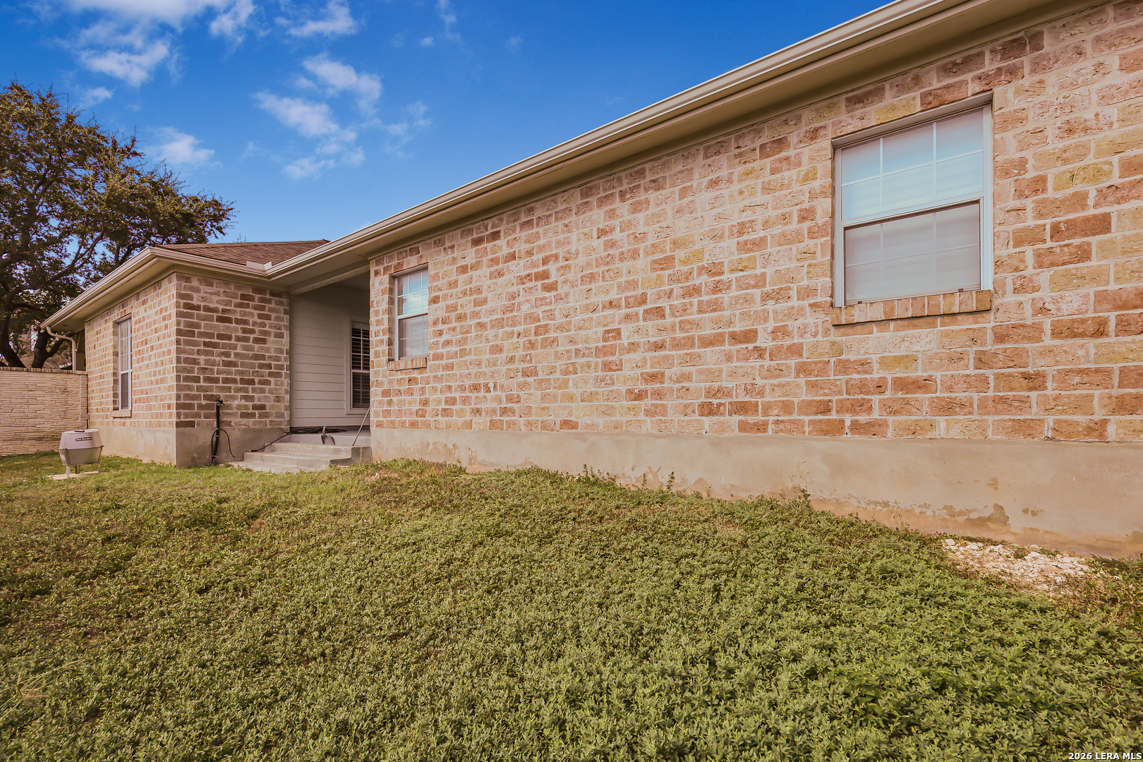 5903 Brook Falls Windcrest TX 78239