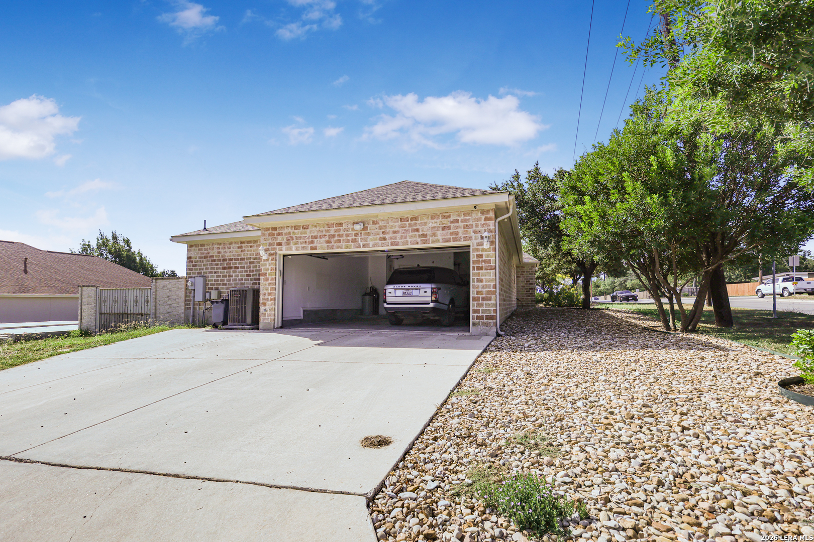 5903 Brook Falls Windcrest TX 78239