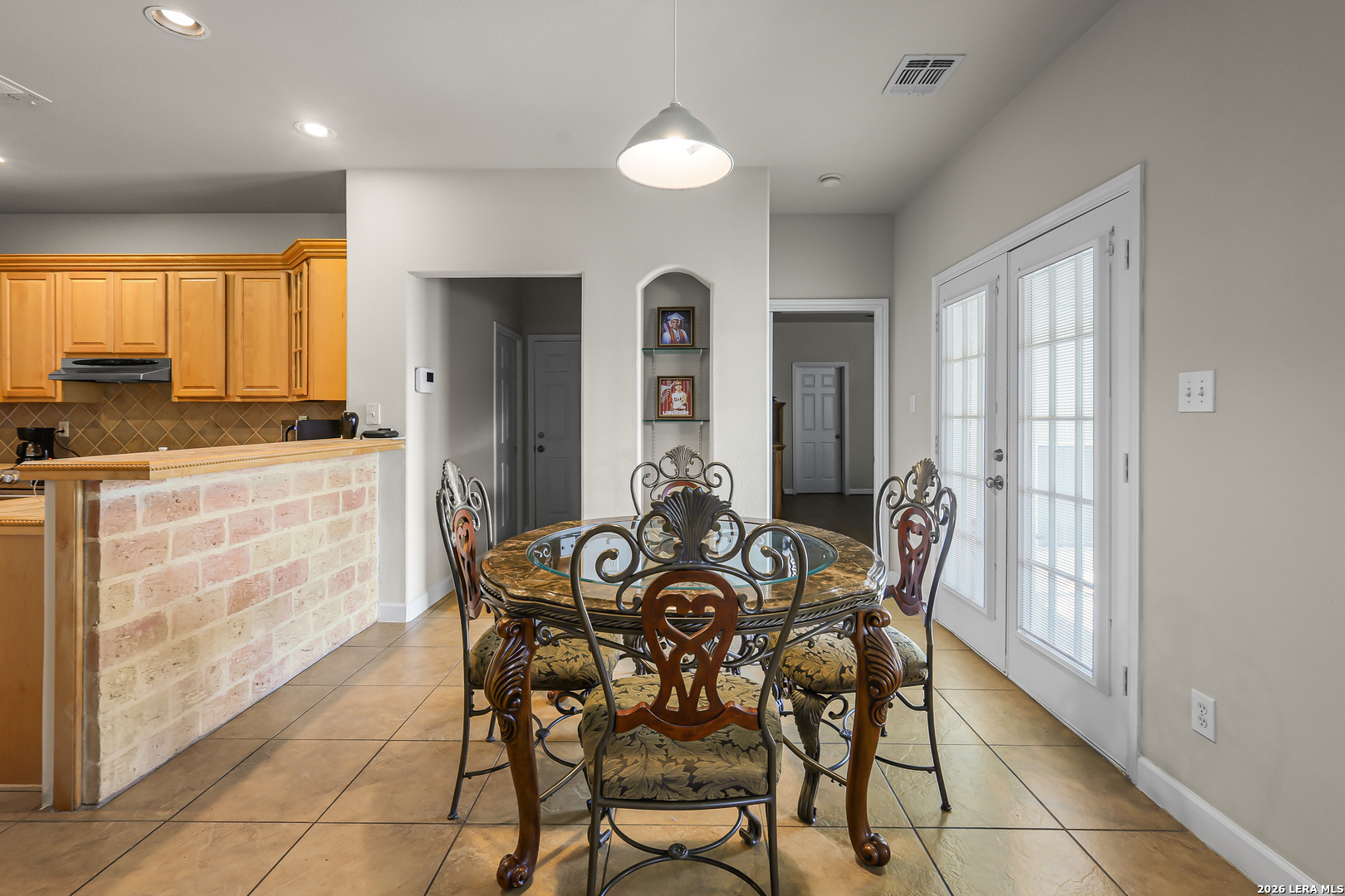 5903 Brook Falls Windcrest TX 78239