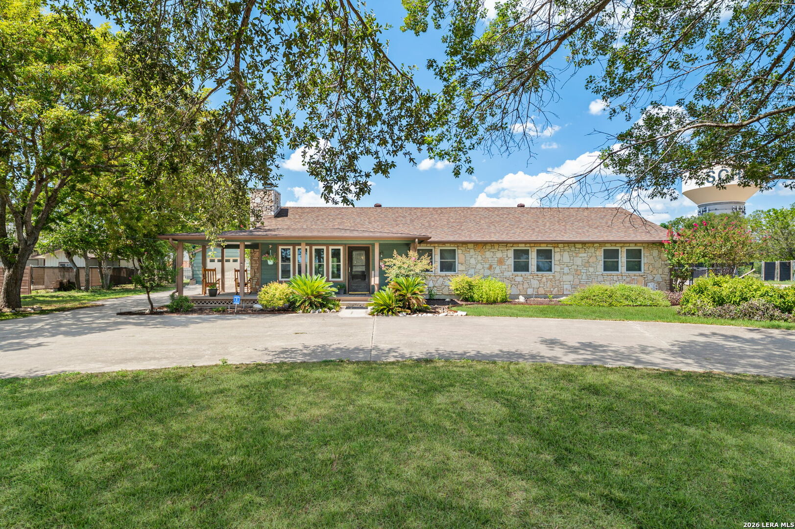 1033 E Live Oak Schertz TX 78154