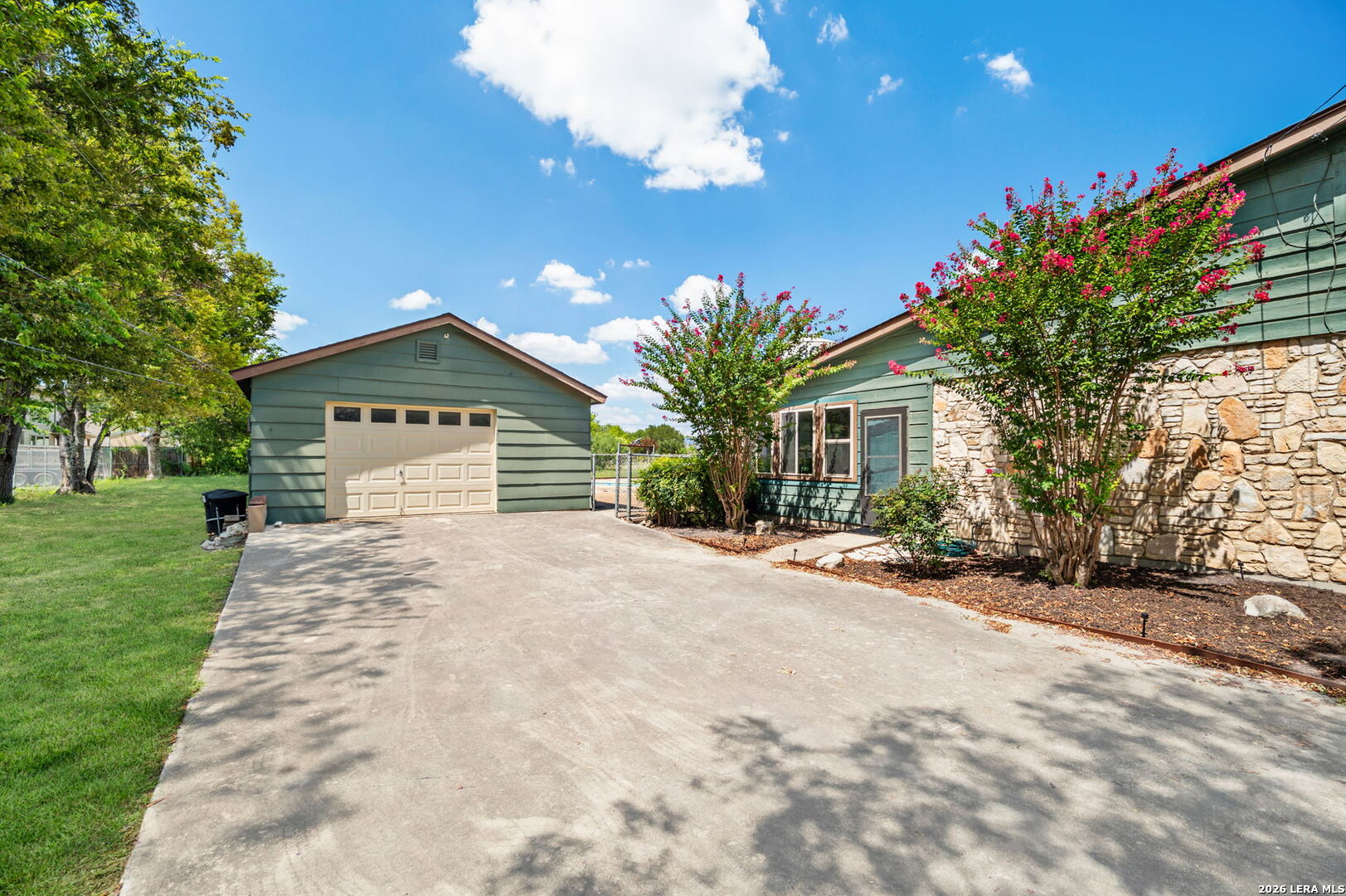 1033 E Live Oak Schertz TX 78154