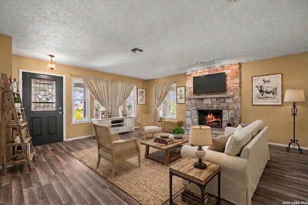 1033 E Live Oak Schertz TX 78154