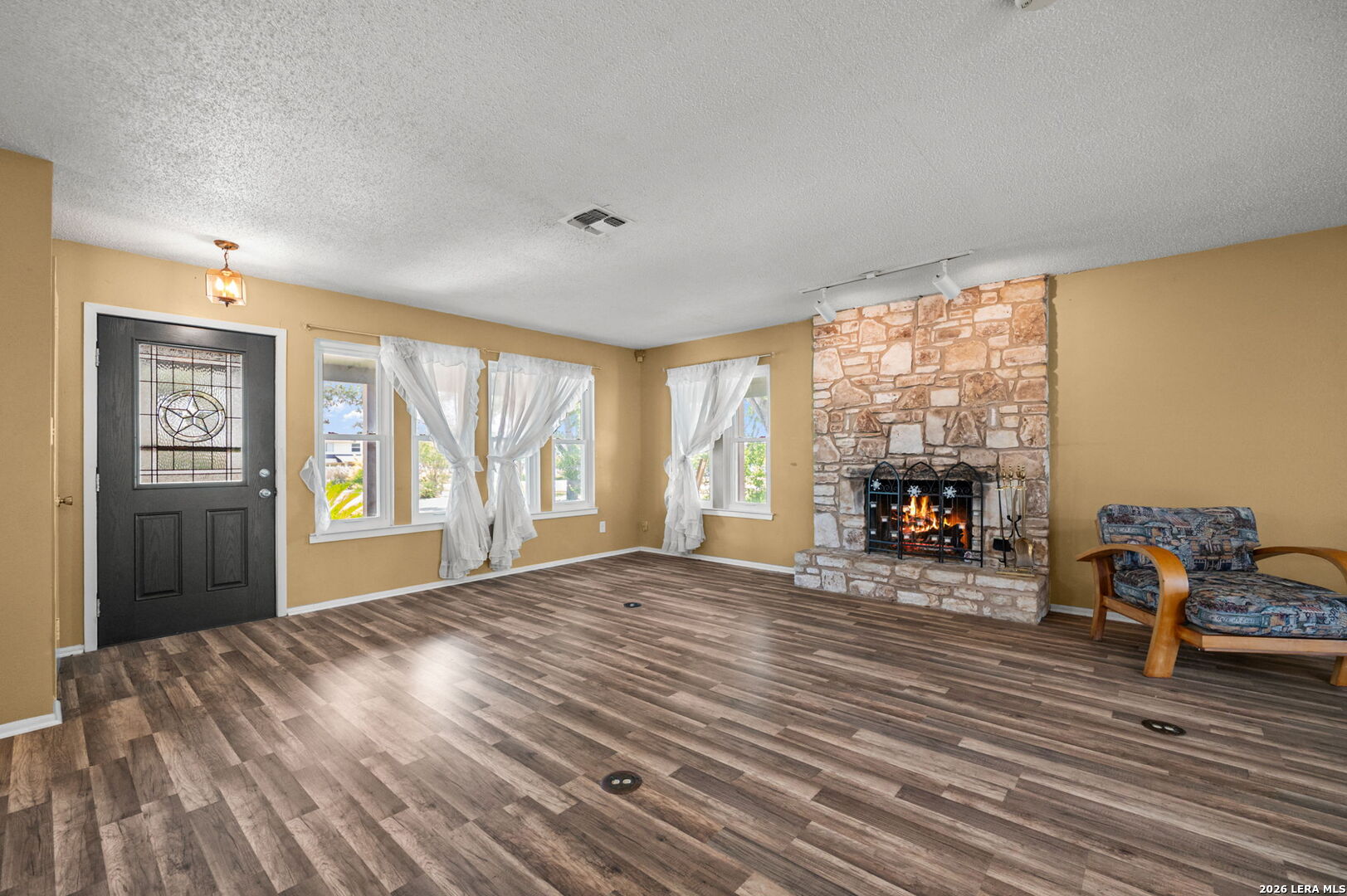1033 E Live Oak Schertz TX 78154