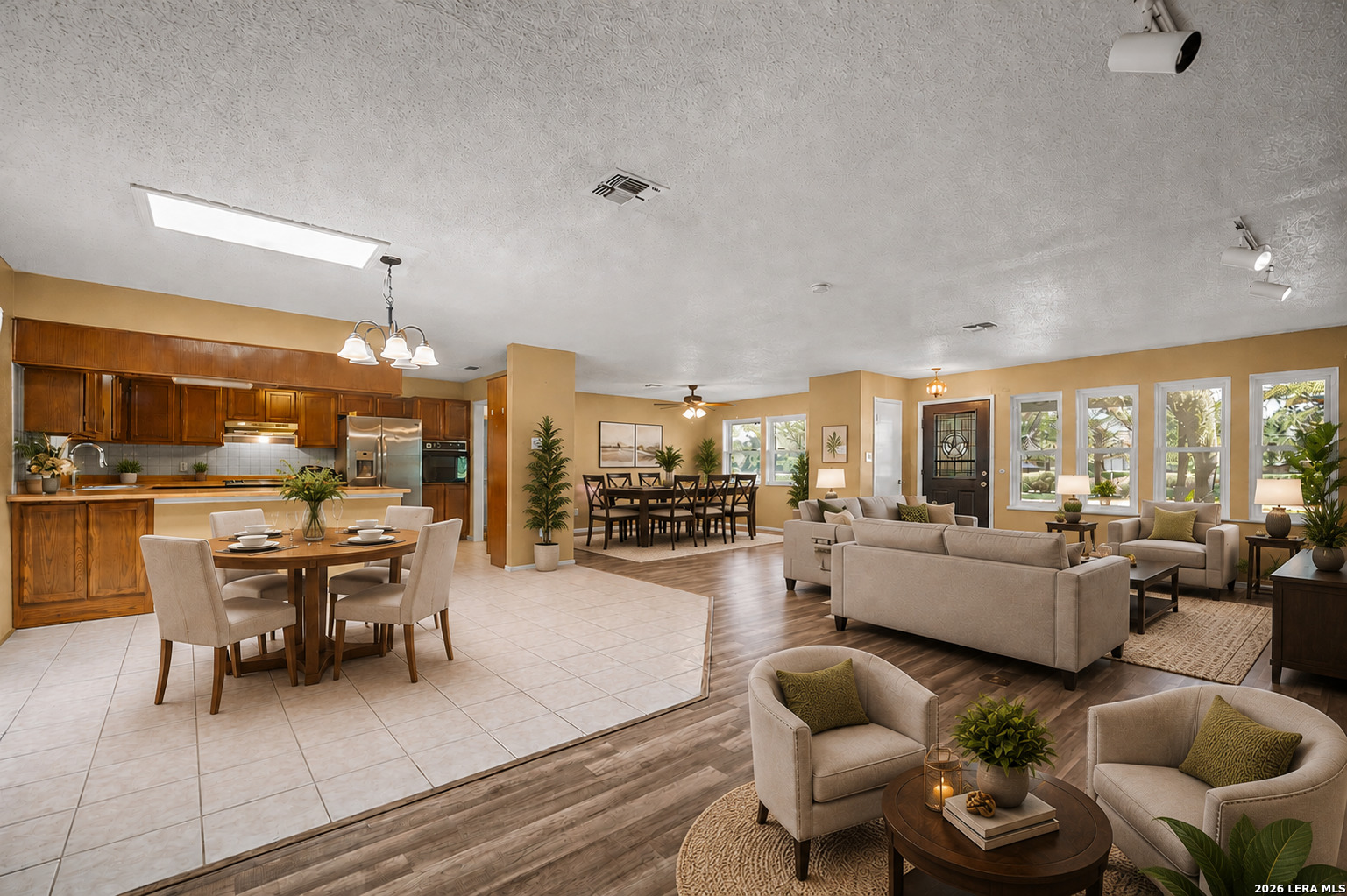 1033 E Live Oak Schertz TX 78154