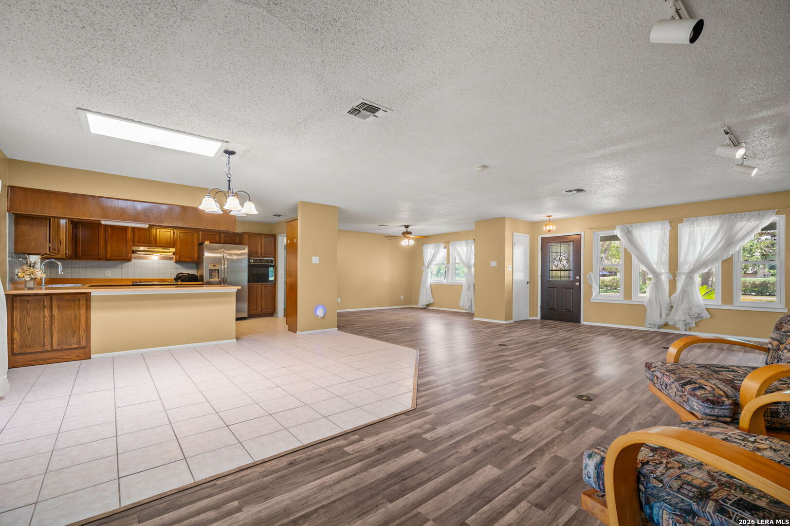 1033 E Live Oak Schertz TX 78154