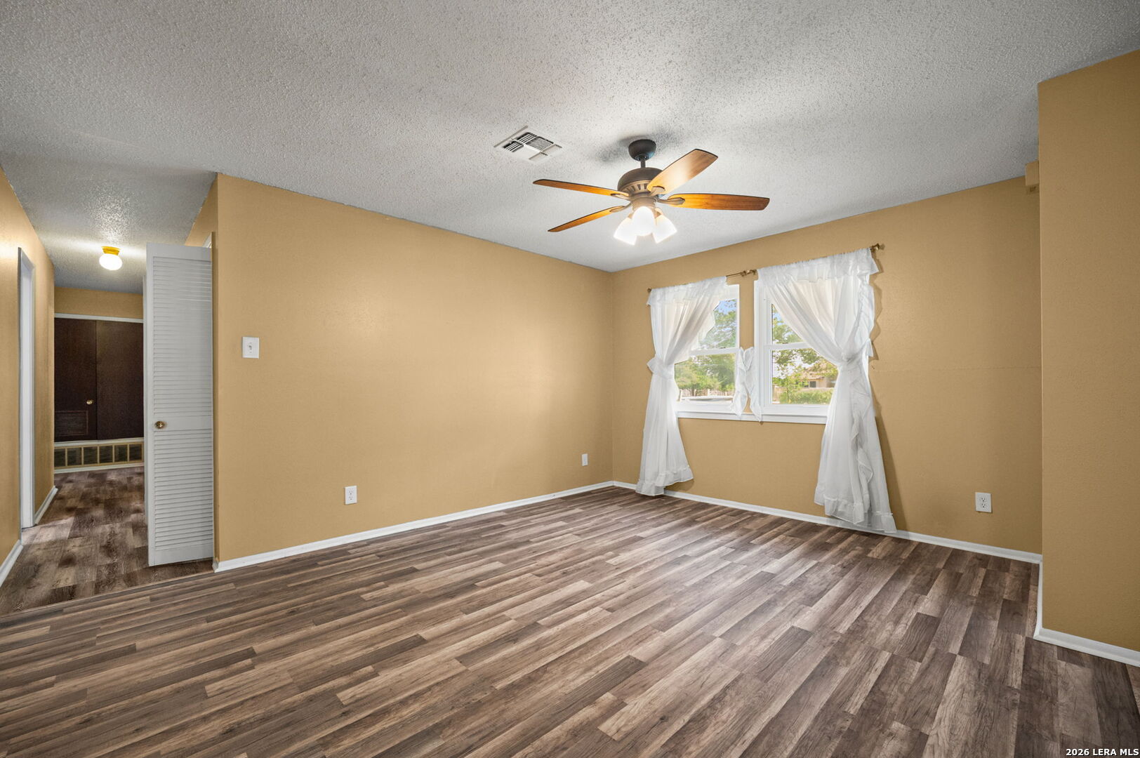 1033 E Live Oak Schertz TX 78154
