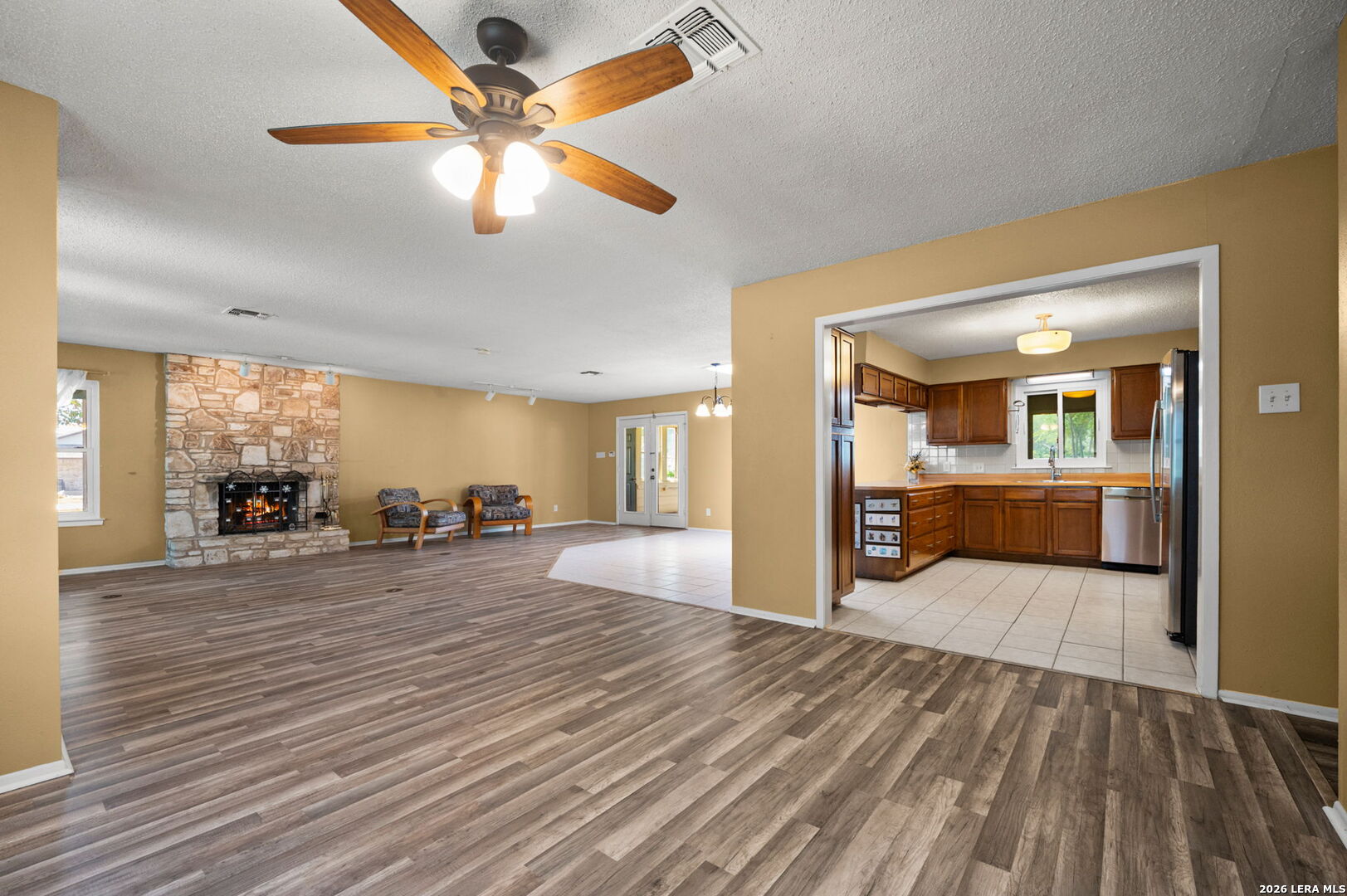 1033 E Live Oak Schertz TX 78154