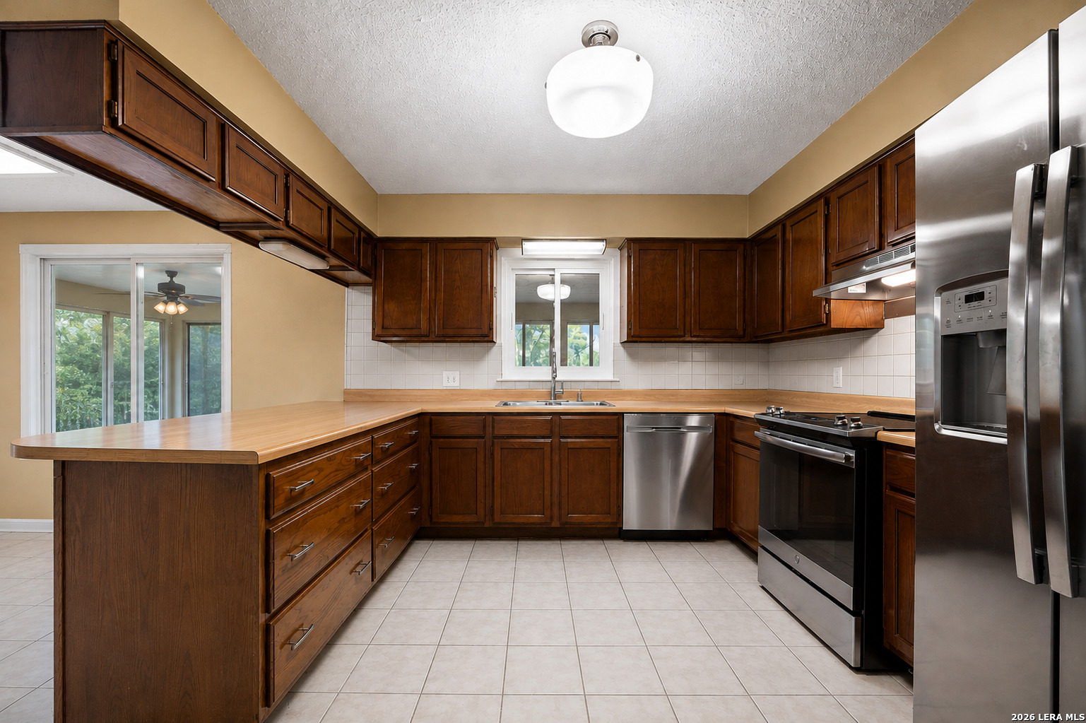 1033 E Live Oak Schertz TX 78154
