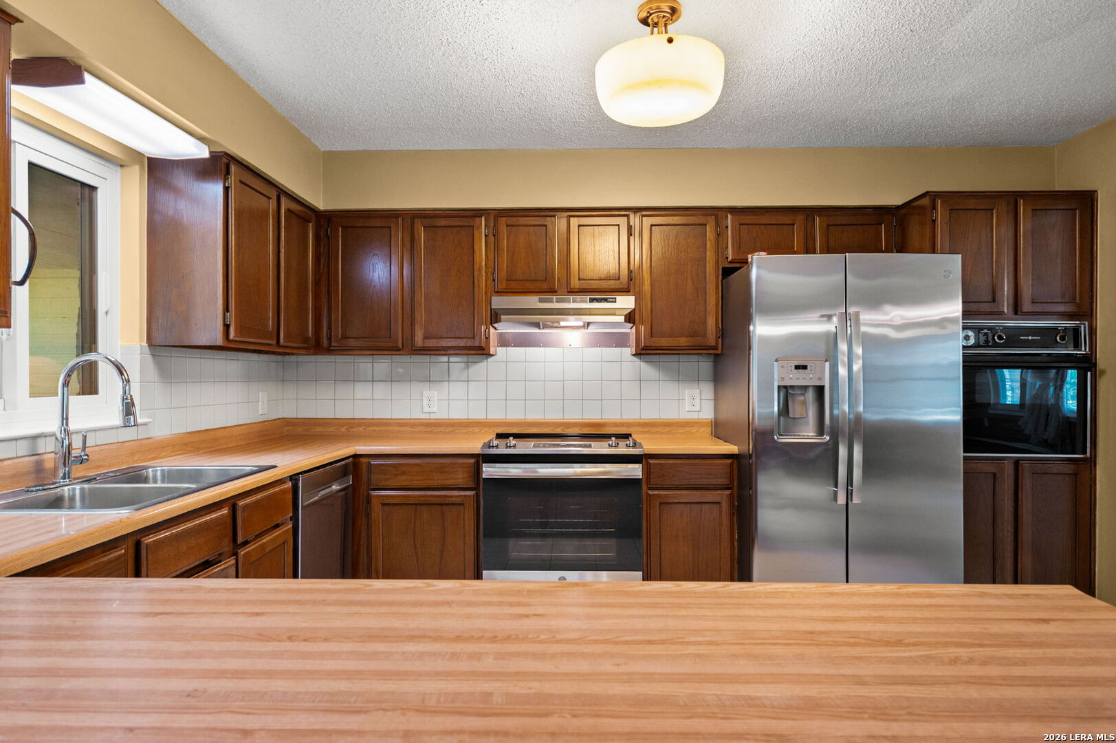 1033 E Live Oak Schertz TX 78154