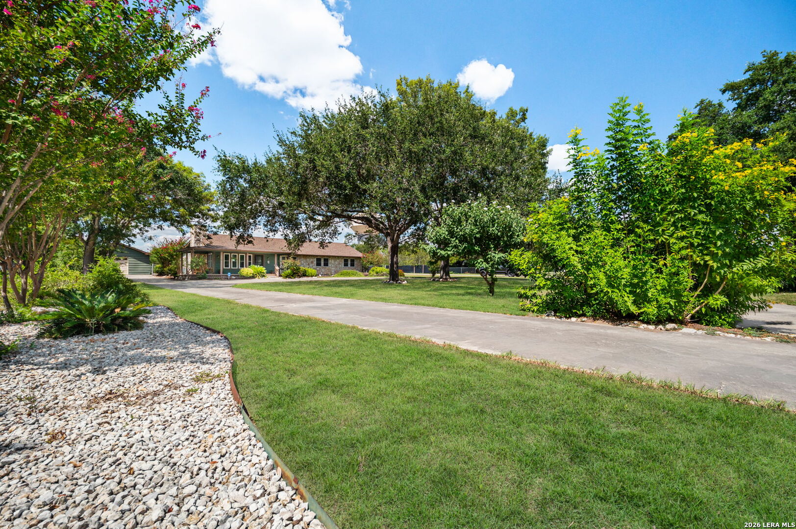1033 E Live Oak Schertz TX 78154