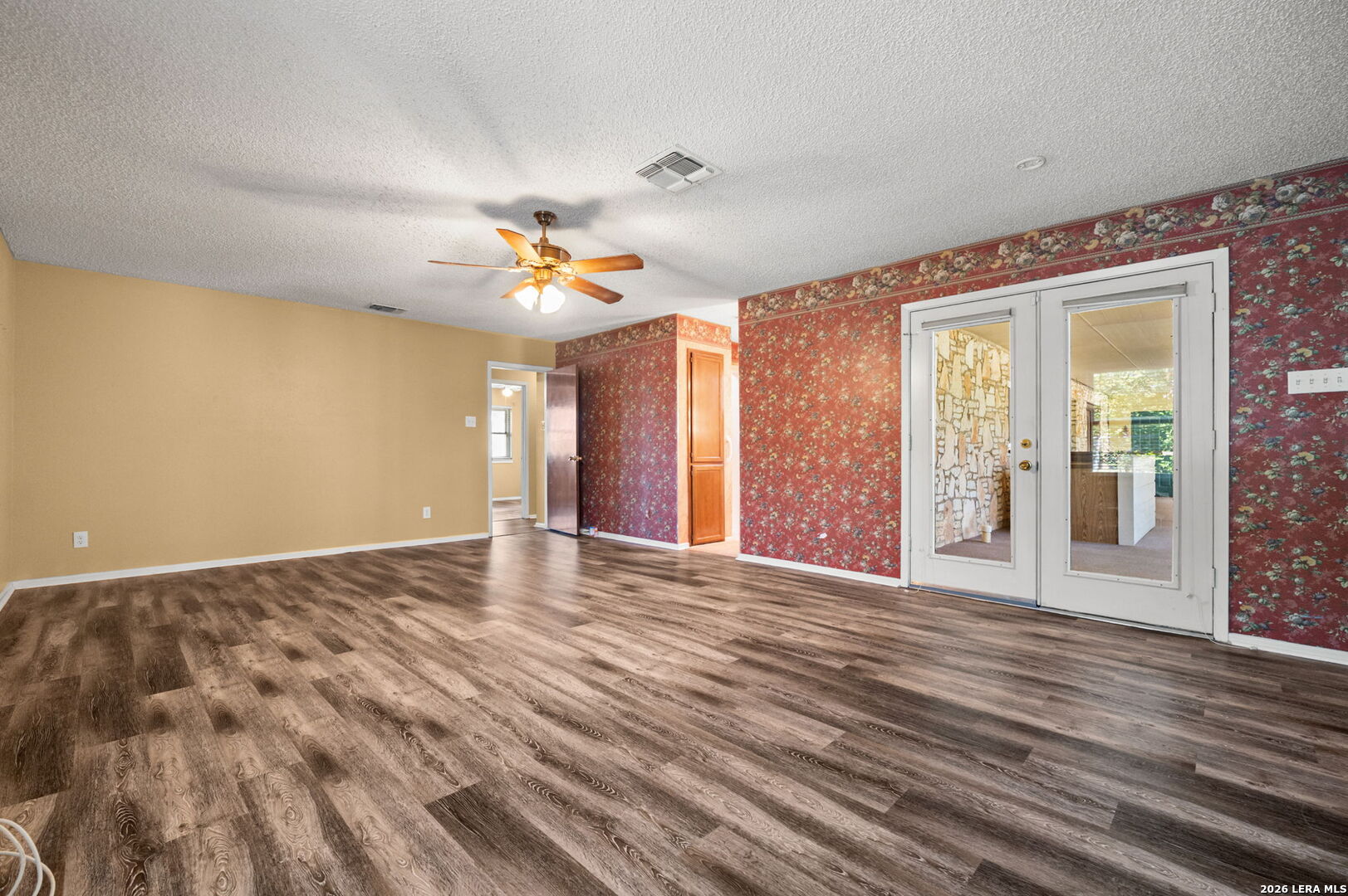 1033 E Live Oak Schertz TX 78154