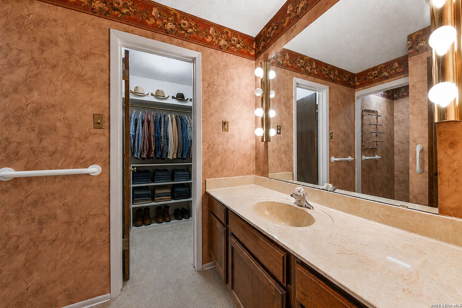 1033 E Live Oak Schertz TX 78154