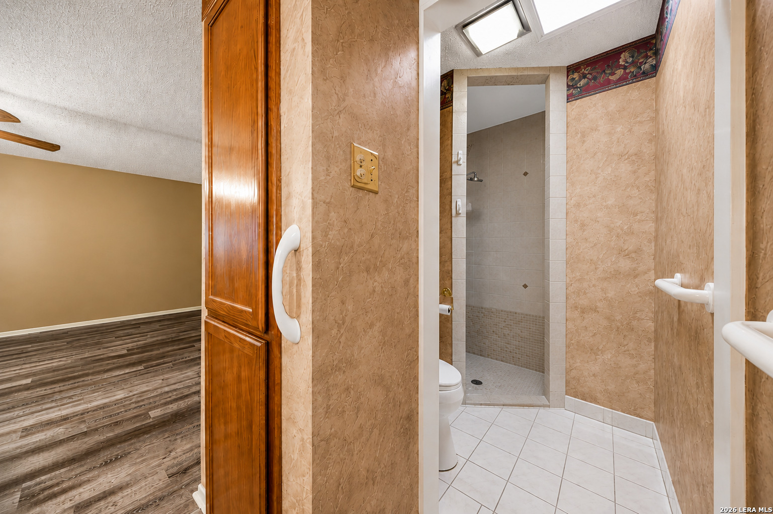 1033 E Live Oak Schertz TX 78154