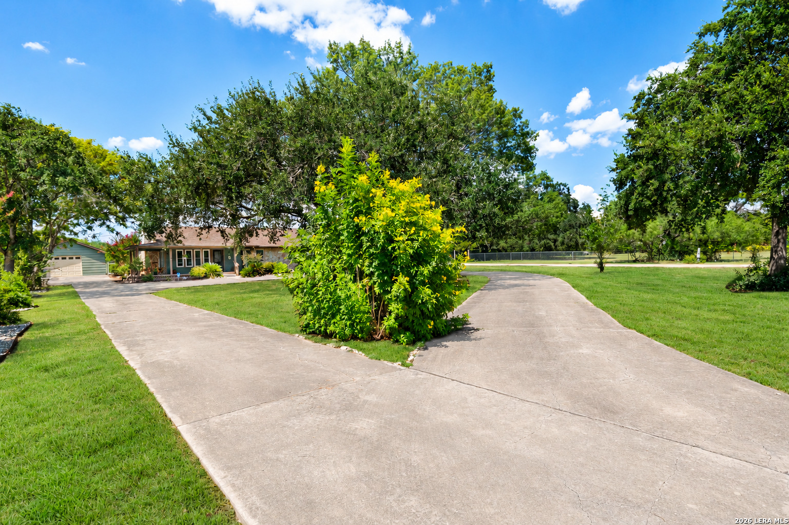 1033 E Live Oak Schertz TX 78154