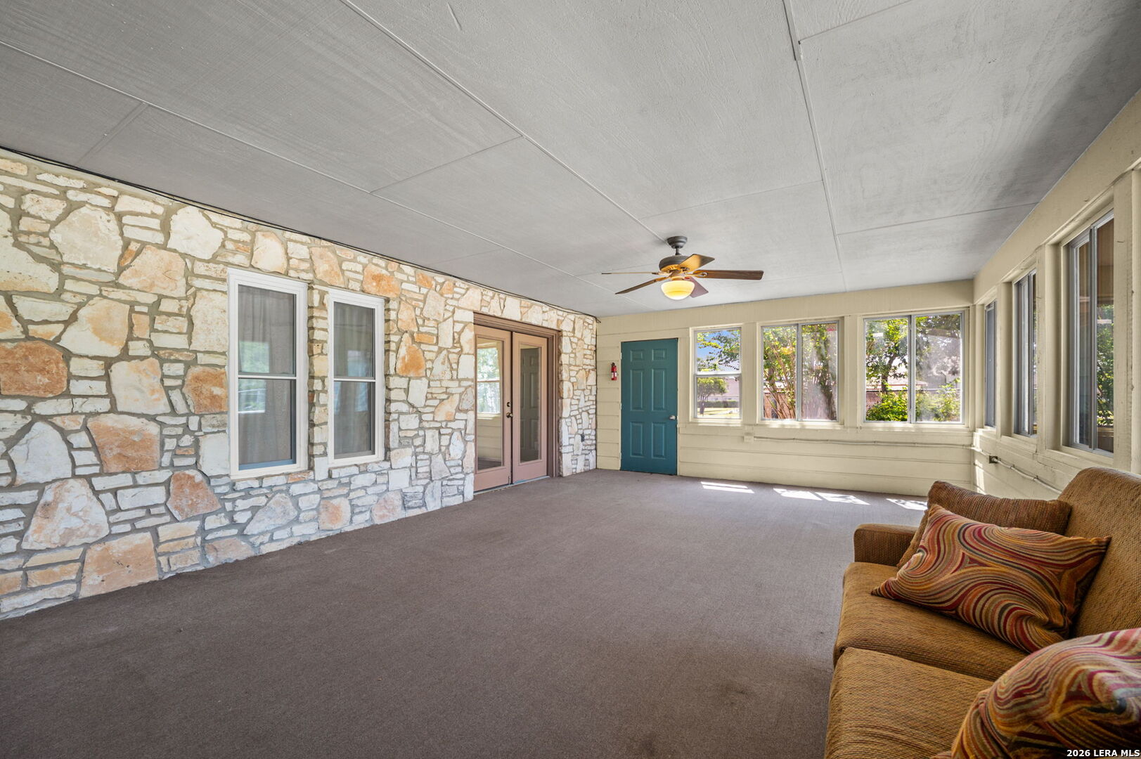 1033 E Live Oak Schertz TX 78154