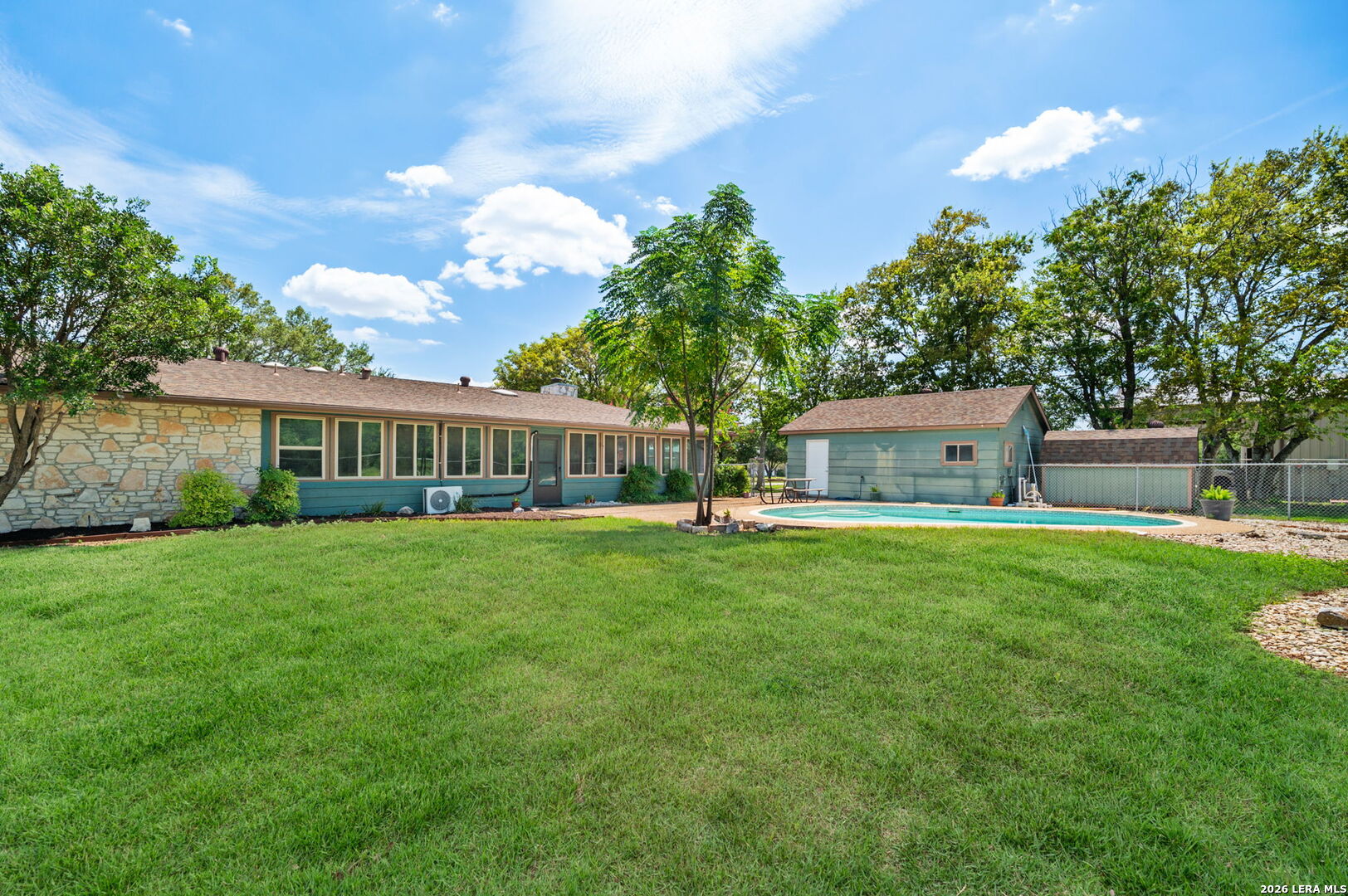 1033 E Live Oak Schertz TX 78154