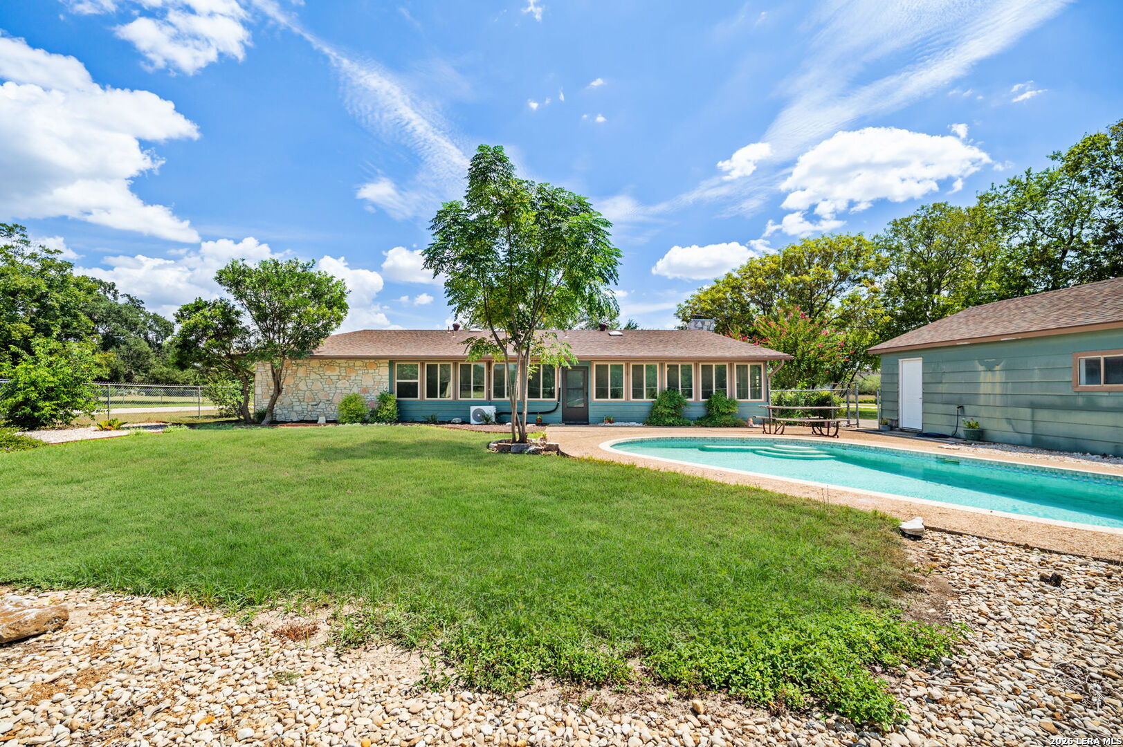 1033 E Live Oak Schertz TX 78154