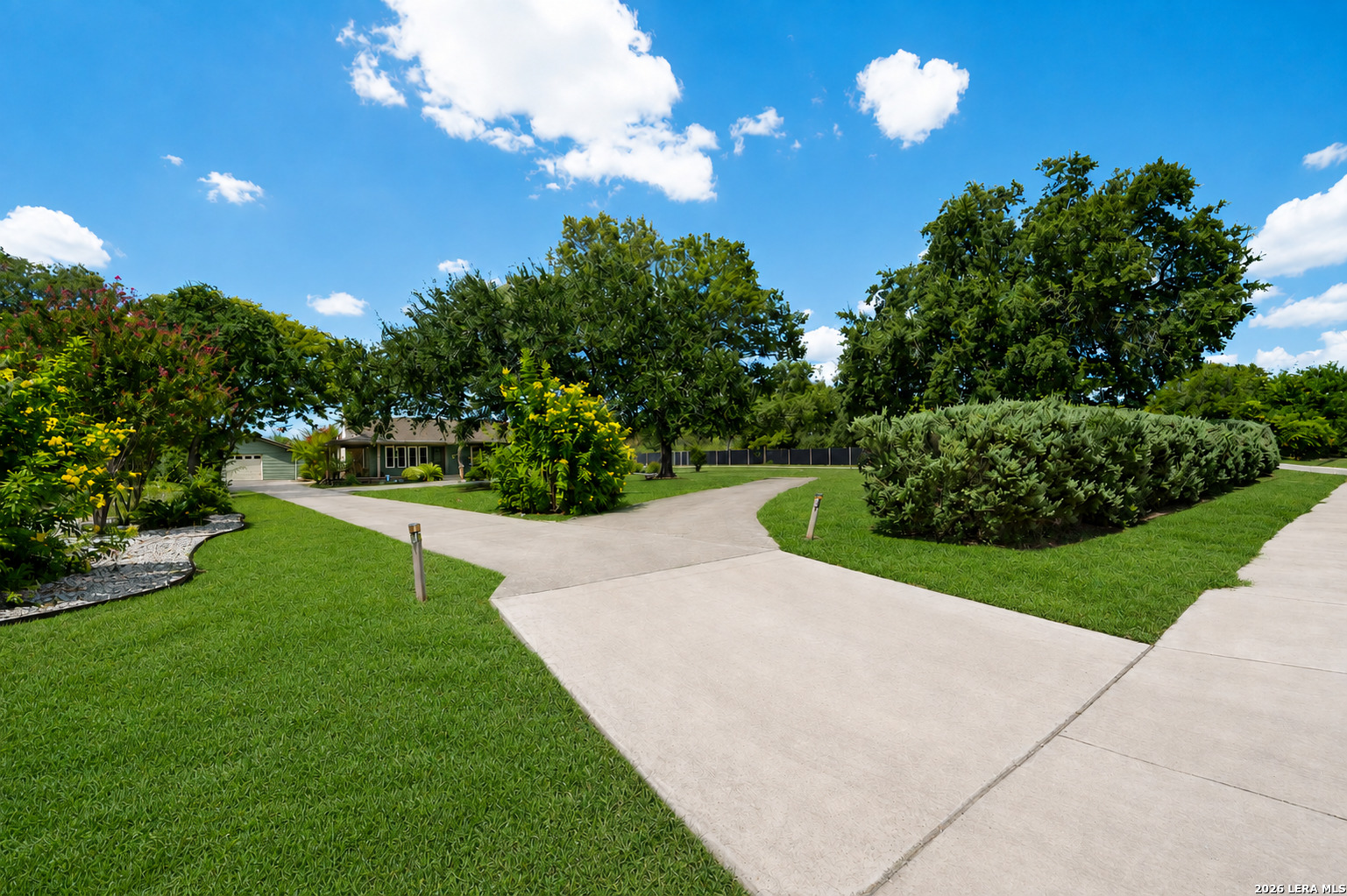 1033 E Live Oak Schertz TX 78154