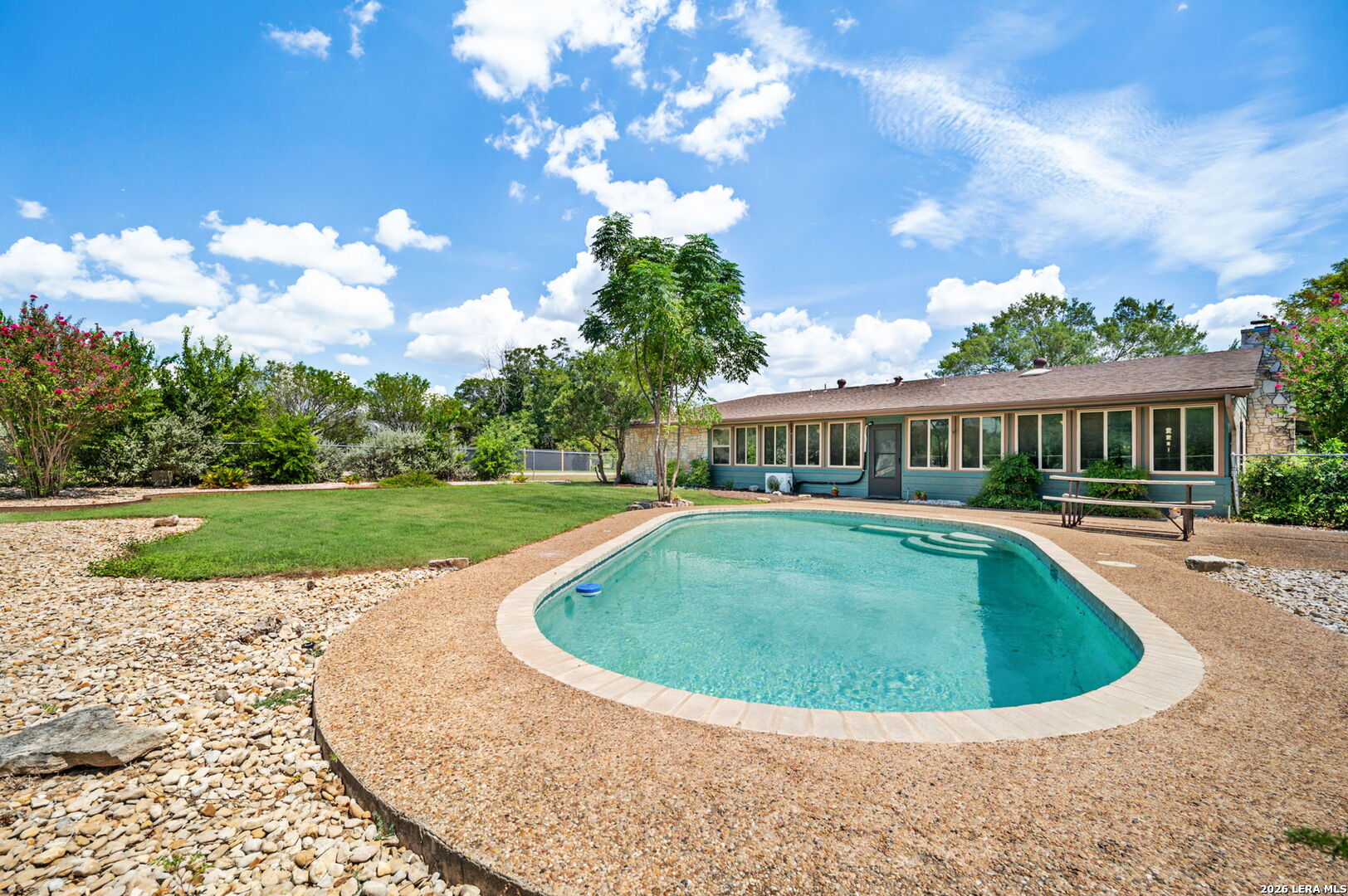 1033 E Live Oak Schertz TX 78154