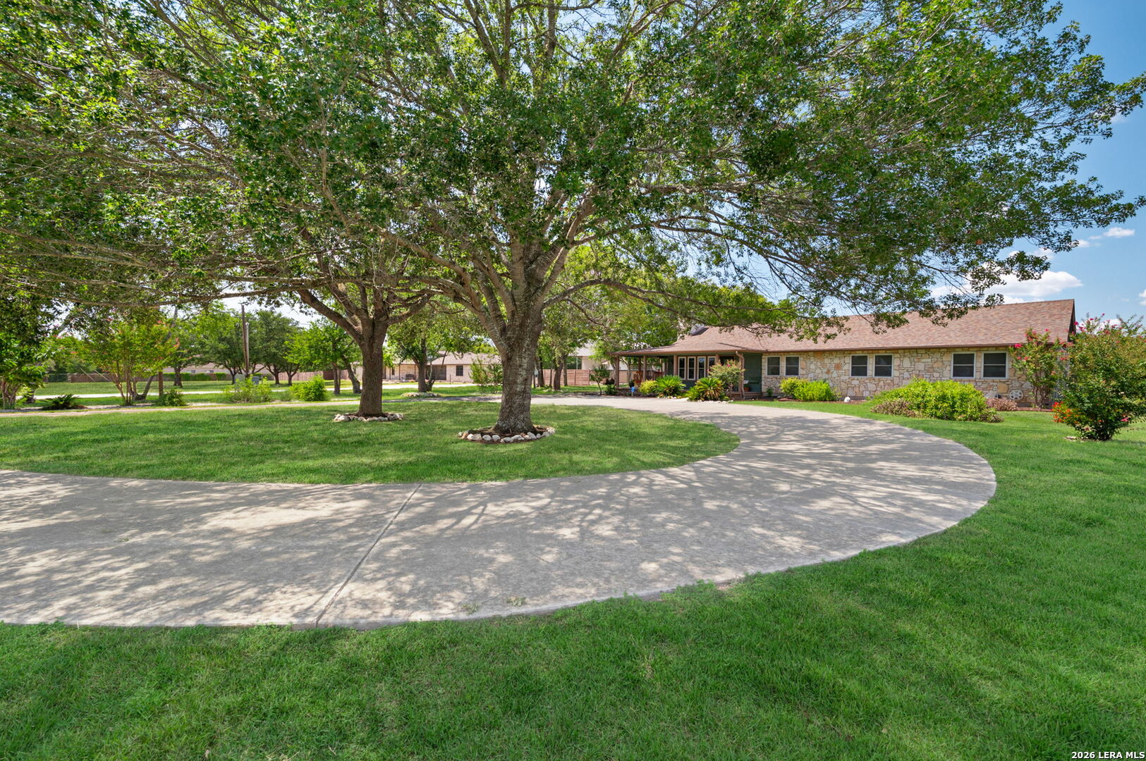 1033 E Live Oak Schertz TX 78154