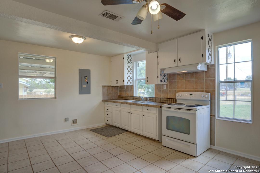 1176 Old Adams Pleasanton TX 78064