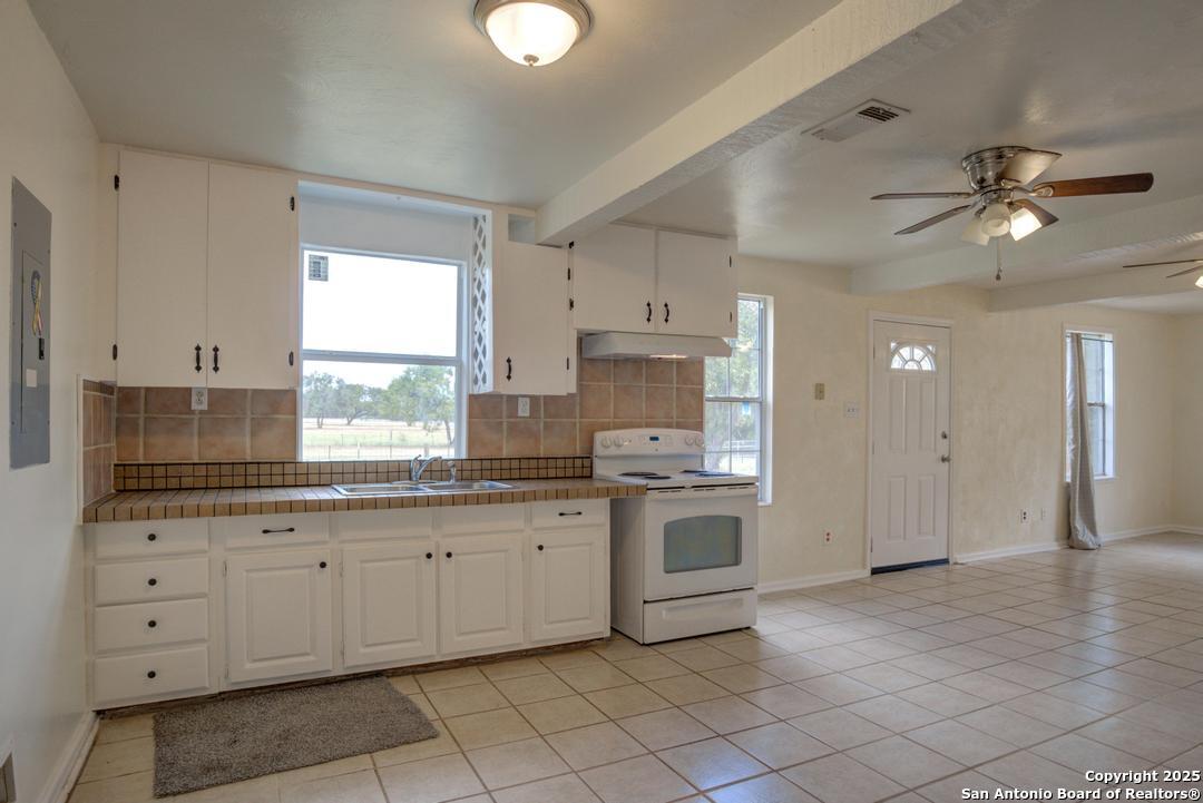 1176 Old Adams Pleasanton TX 78064