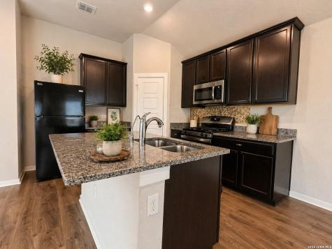 10747 Francisco Way Converse TX 78109