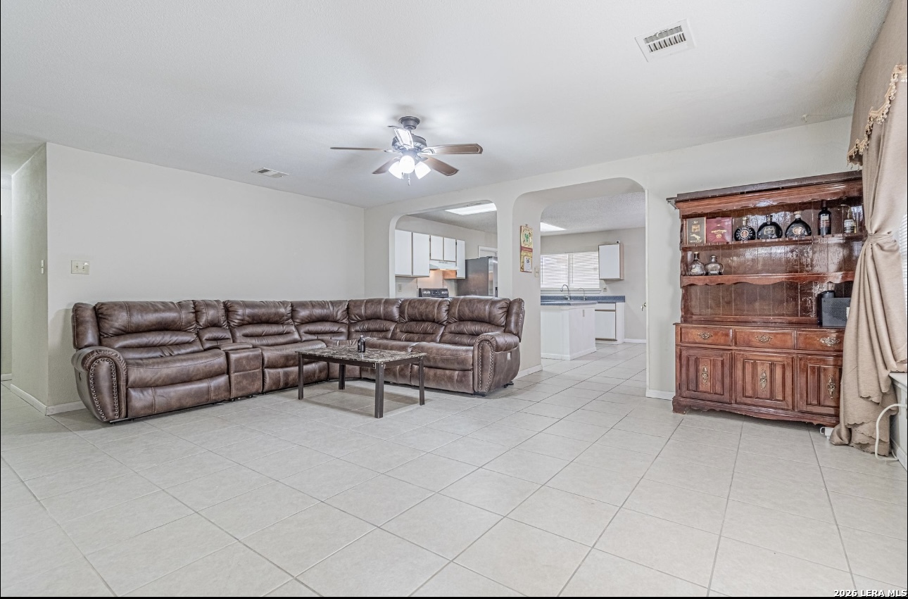 8050 Chestnut Cape Converse TX 78109