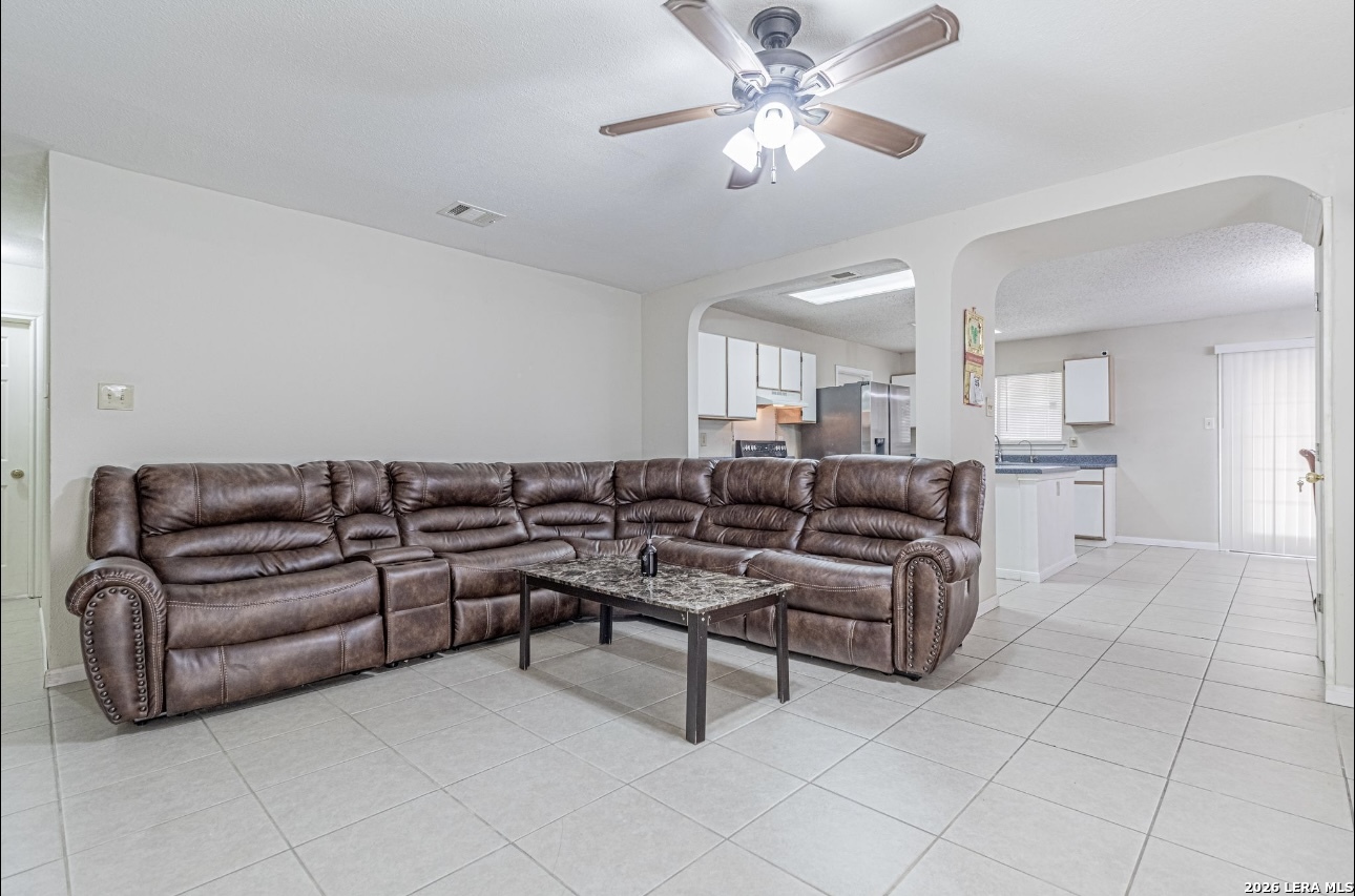 8050 Chestnut Cape Converse TX 78109