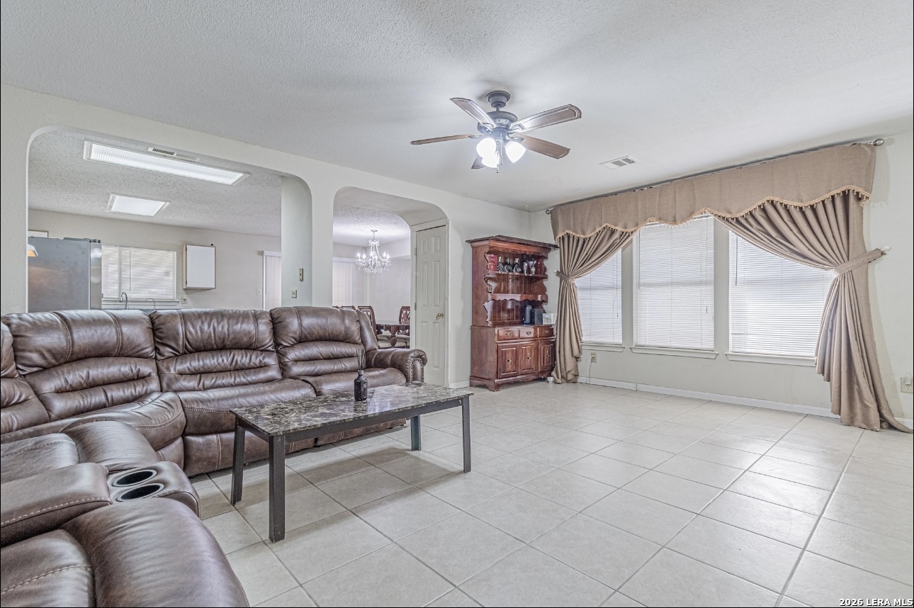 8050 Chestnut Cape Converse TX 78109