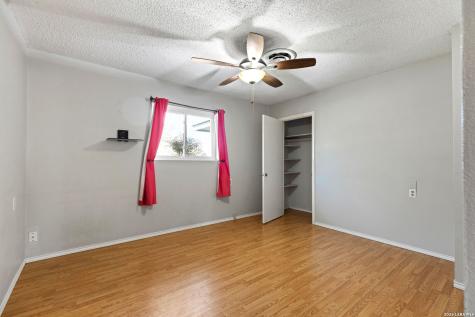 322 Lantana Lane Pleasanton TX 78064