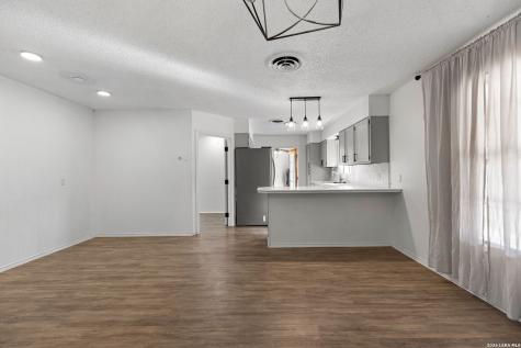 322 Lantana Lane Pleasanton TX 78064